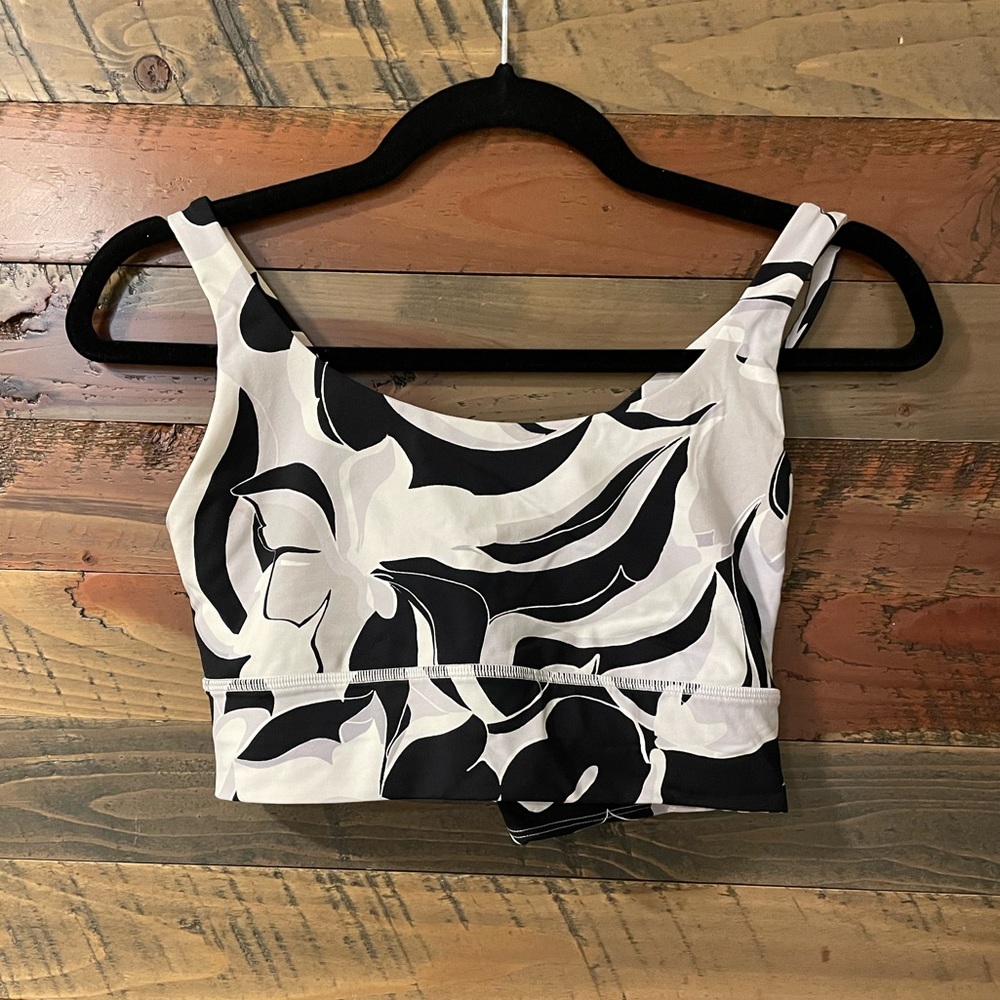 Lululemon Black & White Cross Back Sports Bra - Sz Medium